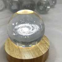 Vente en gros de boules de cristal lumineuses 3D représentant le système solaire, la planète, la lune, la nébuleuse, Saturne, les nuages, lampe de nuit LED avec base LED