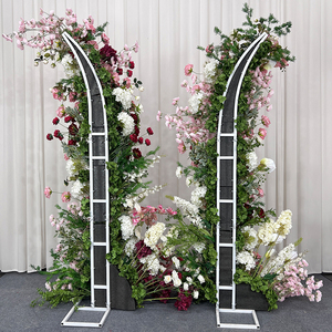 Boule florale artificielle luxueuse en soie rose et rouge réaliste, faite à la main, conçue sur mesure pour la décoration de lieux de mariage - Product Image 2