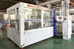 Machine de remplissage et d'emballage d'<span class=keywords><strong>eau</strong></span> minérale en bouteille plastique de 1500 ml, prix d'usine Wholeline - Product Image 2