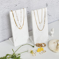 Shein bleu-pendentif en pierre naturelle OEM, luxe, collier, présentoir de bijoux en marbre blanc