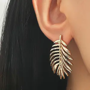 Europese En Amerikaanse Retro Temperament Metalen Bladvorm Oorbellen Mode Eenvoudige Creatieve Ontwerp Slanke Maple Leaf Earring Sieraden