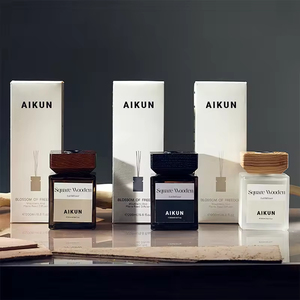 Aikun – Grand diffuseur d'arômes en rotin sans flamme, bouteille carrée 200 ml, parfum longue durée avec coffret cadeau de fêtes - Product Image 1