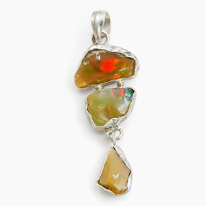 Pendentif triple pierre en opale éthiopienne brute : Un trio radieux de l'art de la nature - Product Image 2
