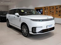 Электромобили XPENG GX: внедорожник с двухкамерной пневмоподвеской и шасси с электронным управлением (EREV/EV)