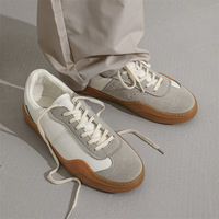 Chaussures décontractées en daim blanc tendance 2026, patchwork, semelle en caoutchouc vintage, baskets plates unisexes, chaussures de sport de luxe pour hommes, chaussures de créateur