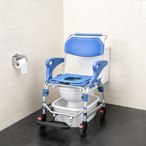 Chaise de toilette portable avec repose-pieds pour handicapés, chaise de toilette multifonction avec roulettes pour personnes âgées - Product Image 1