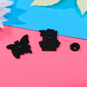 YINI fabricante al por mayor personalizado 4 piezas Rosa gótico esmalte pines-aleación de zinc Edgy Y2K pines con igualdad de género y motivos de muerte - Product Image 2