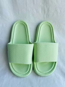 Ciabatte da Interno in EVA Verde Chiaro, Taglia 36-41, Per Tutte le Stagioni, Punta Aperta, Motivo Tinta Unita, Per Uso Domestico - Product Image 1