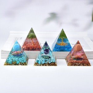 Ornement pyramidal en pierre de cristal naturelle <span class=keywords><strong>HZ</strong></span> pour la décoration de la maison et du bureau, artisanat en résine époxy, gravure sur pierre précieuse sculptée - Product Image 3