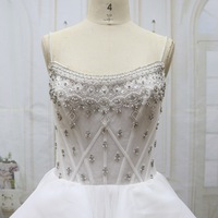 Robe de mariée de luxe moderne, richement ornée de perles, longue jusqu'au sol, avec des cristaux, des paillettes, des volants en organza, robe de bal