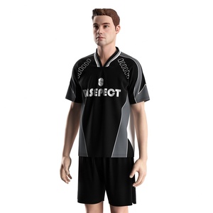 Haut de football à col polo en V avec tissu à séchage rapide et personnalisation de design en option pour les séances d'entraînement - Product Image 2