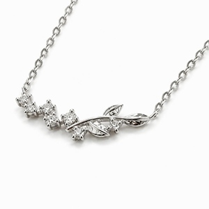 Collier délicat avec pendentif en forme de feuille d'étoile, chaîne en or blanc 18 carats massif avec sept diamants naturels ronds, total zéro point - Product Image 4