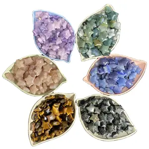 Großhandel hand geschnitzte natürliche Heilung Mini Stars verschiedene Materialien 1,5 cm Mini Crystal Star für Home Decoration