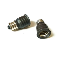 Vente chaude LED Halogène CFL Noir Blanc Ampoule À L'intérieur E14 Led Base De Lampe Convertie en E12 Base Conversion Adaptateur De Support De Lampe