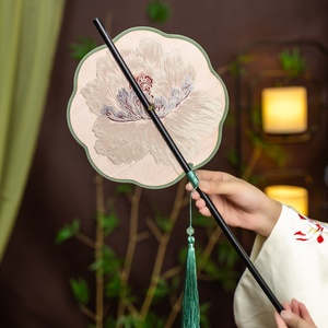 พัดลายปลาคาร์ฟนำโชคแบบจีน พัดแบบม้วนได้ พัดพกพาพร้อมพู่ห้อย สำหรับพิธีชงชา - Product Image 3