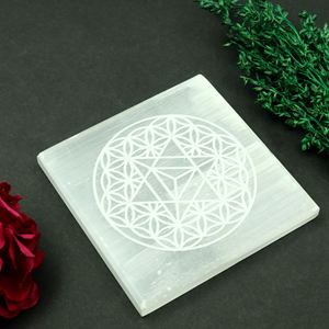 Plaque de Sélénite de Charge de Guérison Reiki Forme Carrée Gravée 80 MM - Product Image 3