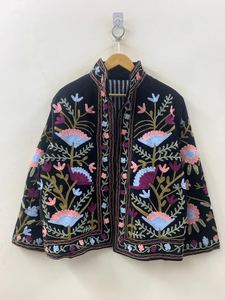Veste en velours gris brodée à la main, style Suzani, avec boutons à motifs animaliers, en coton écologique, dentelle, inspiration vintage, faite à la main, style bohème - Product Image 4