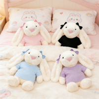 Lapin en peluche à oreilles tombantes avec chemise rose à nœud, jouet en peluche lapin à longues oreilles