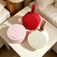 Boîte cadeau ronde personnalisée avec poignée, motif rose en relief, couvercle et base de luxe en deux parties pour mariage et fêtes
