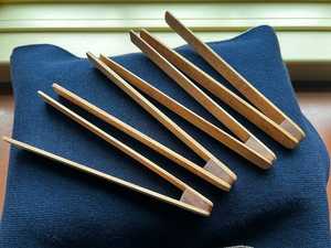 Pinces en bois pour la cuisine, le service et la manipulation des aliments, fabriquées en bois naturel lisse et durable pour la maison - Product Image 2