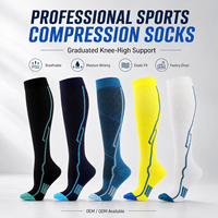 Chaussettes de compression sportives professionnelles à compression graduée, hauteur genou, respirantes, anti-humidité, élastiques, disponibles en OEM/ODM direct
