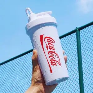 Botella Mezcladora <span class=keywords><strong>de</strong></span> proteínas <span class=keywords><strong>de</strong></span> plástico para Fitness, recipiente <span class=keywords><strong>de</strong></span> bebida para gimnasio, respetuoso con el medio ambiente, personalizado, 24 estilos, 600ML, superventas - Product Image 1