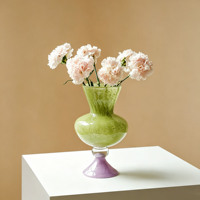 Vase en verre design haut de gamme et vintage, fleur artificielle, décoration florale pour maison d'hôtes et table à manger