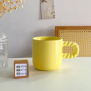 Tasse en céramique jaune de style coréen avec poignée créative, tasse à café en porcelaine avec logo personnalisé
