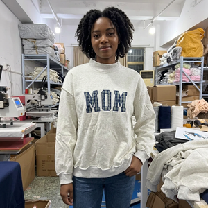 Sweat-shirt personnalisé à col montant avec lettres appliquées à carreaux, coupe oversize, ourlet à volants, pour femme, vente en gros, pour l'hiver - Product Image 1