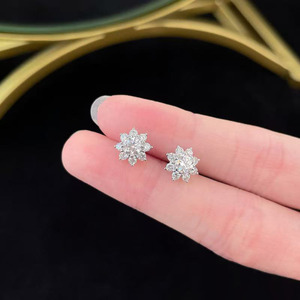 Boucles d'oreilles clous en platine Pt950 avec diamants <span class=keywords><strong>de</strong></span> laboratoire en forme <span class=keywords><strong>de</strong></span> <span class=keywords><strong>tournesol</strong></span>, scintillantes et brillantes, pour femme, bijoux fins, ensemble <span class=keywords><strong>de</strong></span> boucles d'oreilles en platine - Product Image 3