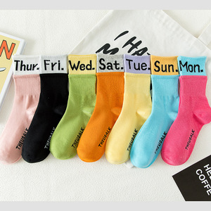 Chaussettes en lettres pour femmes, de couleur unie, personnalisées et assorties avec tout, saison de l'été - Product Image 3