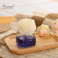 Diffuseur de roseaux d'huile essentielle naturelle colorée de 20ml avec bâtonnets de fleurs de rose bouteille en verre parfum de maison désodorisant
