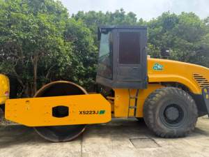 รถบดอัดล้อเดี่ยว XS223J ประสิทธิภาพเสถียร, เครื่องสั่นสะเทือนมือสองสำหรับงานก่อสร้างฐานถนนกรวด - Product Image 1