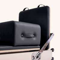Machine de Pilates Reformer en bois avec design à rail complet et cadre réglable surélevé pour l'entraînement quotidien à domicile ou en studio