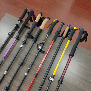 Bâtons <span class=keywords><strong>de</strong></span> trekking légers en <span class=keywords><strong>aluminium</strong></span> 7075 avec bâtons <span class=keywords><strong>de</strong></span> marche Flip Lock pour la <span class=keywords><strong>randonnée</strong></span> avec EVA <span class=keywords><strong>ou</strong></span> poignée en bois <span class=keywords><strong>de</strong></span> hêtre - Product Image 5