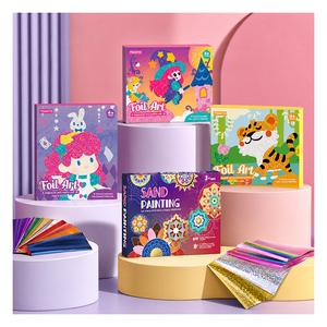 Crea tus propias imágenes con láminas brillantes: Caja de manualidades para niños con láminas brillantes para colorear, ideal para viajes, aulas y regalos navideños. - Product Image 3