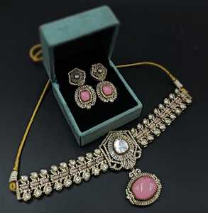 Élégance Motif Kundan Plaqué Or Mini Perles Collier avec Boucles d'Oreilles Style Goutte Bijoux Collier Ras du Cou - Product Image 1