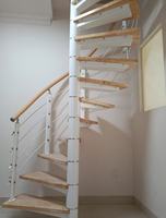 Escalier en colimaçon sur mesure avec marches en bois, gain de place, robuste, pour grenier et villa intérieurs