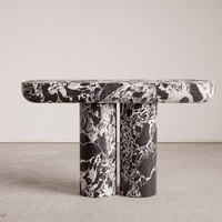 Table console en marbre veiné noir et blanc, plateau ovale arrondi, pieds cylindriques doubles, table moderne pour entrée, table de couloir en pierre, maison de rêve