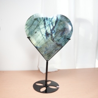 Vente en gros de pierres polies de haute qualité avec éclat bleu, grande tranche de labradorite naturelle en forme de cœur pour la guérison et la décoration