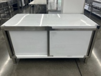 Plan de travail de cuisine en acier inoxydable / Armoire de rangement / Table de préparation alimentaire avec porte coulissante pour autres fournitures de restaurants et d'hôtels