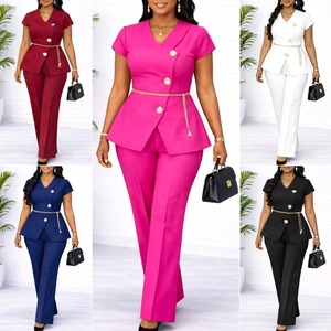 D618 Completo Estivo Trendy da Donna: Top Elegante a Maniche Corte con Bottoni e Scollo a V e Pantaloni a Gamba Larga - Set Due Pezzi <span class=keywords><strong>Abbigliamento</strong></span> Donna - Product Image 2