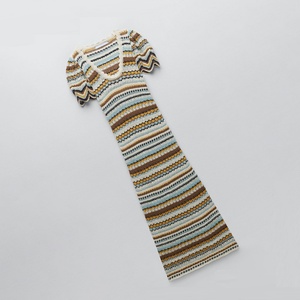 เดรสลำลองฤดูร้อนสำหรับผู้หญิงขายส่งแบบ OEM พร้อมโลโก้สั่งทำ ชุดรัดรูปถักนิตติ้งแขนสั้นลายทาง แฟชั่นฤดูร้อน - Product Image 5