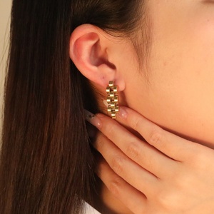 Pendientes de Cadena Gruesa de Acero Inoxidable con Baño de Oro PVD de 18K, Estilo Correa de Reloj, Novedad de Moda al por Mayor para Mujer - Product Image 1