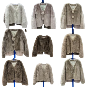 Manteau en fourrure de renard imitation veste pour femme tempérament moyen long grand col manteau en peluche ample - Product Image 1