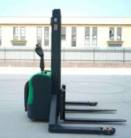 Nouveau chariot élévateur à fourche électrique au lithium-ion à double structure de jambe, empêchant le basculement de la charge, 2 tonnes, utilisation debout, DC, pour restaurant