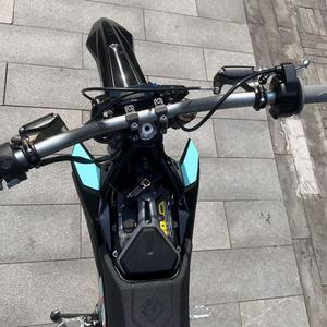 Moto tout-terrain Surron 58V 22Ah 8KW 185N.m légère, 40,4 mph, pour adolescents, sport, hors route - Product Image 6