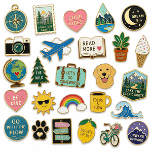 <span class=keywords><strong>Al</strong></span> por mayor, insignias de solapa de esmalte personalizadas y bonitas, chapadas en oro, con cita de <span class=keywords><strong>libro</strong></span> de viajes y aventuras, para mochilas, ropa y como regalo - Product Image 3