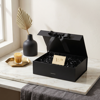 Boîte magnétique pliable noire mate personnalisable avec logo, conteneur rigide premium avec ruban pour emballage sur mesure en gros