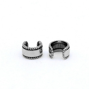 Boucles d'oreilles manchette uniques en acier inoxydable, design géométrique texturé, unisexe, sans perçage, bijoux de mode - Product Image 1